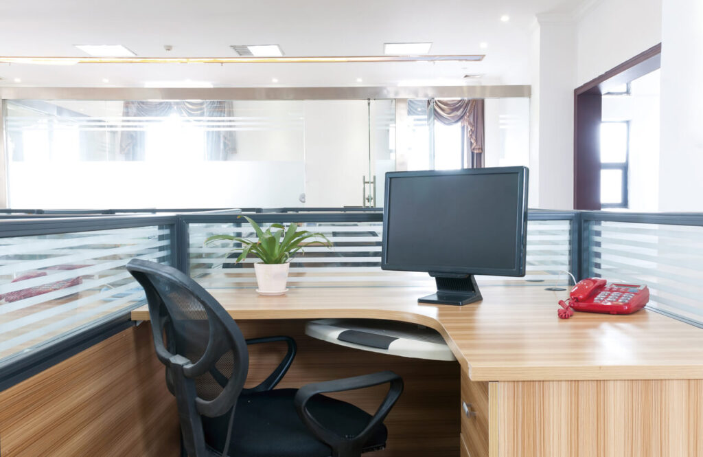 trabajar en un coworking o en un despacho privado